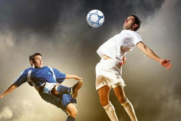 為什么足球球員的薪資都很高？